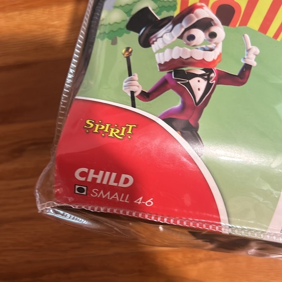 Caine costume from the Amazing Digital Circus. Child size small 4-6. Like new - Picture 2 of 3